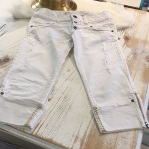 GUESS WHITE STRETCH DISTRESSED CAPRIS